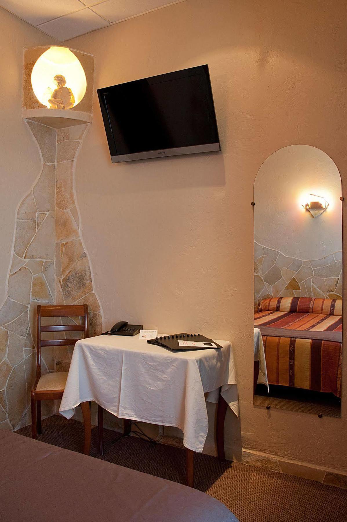 Hotel Et Studios Les Amandiers Saint-Raphael (Var) Exterior foto