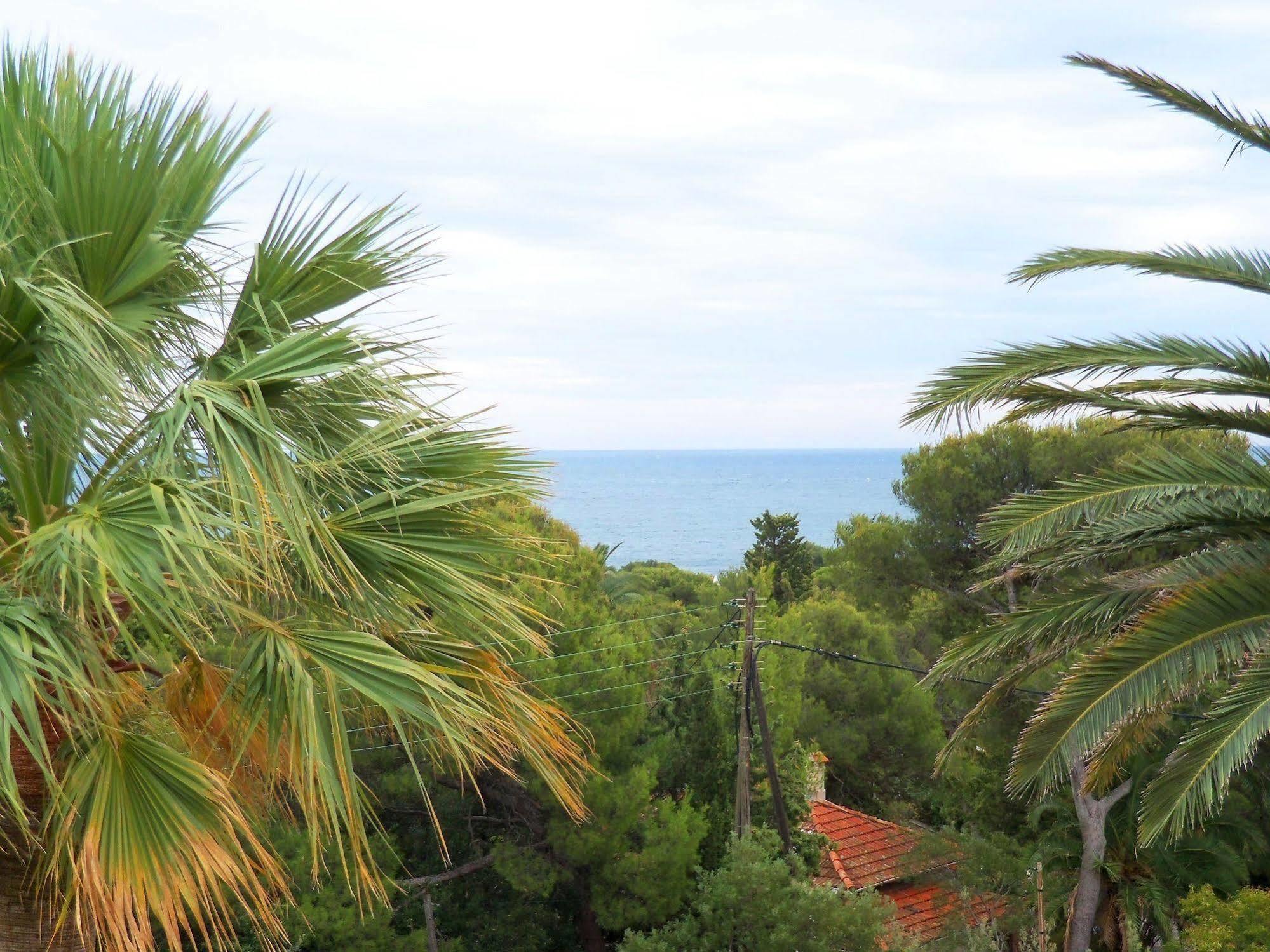 Hotel Et Studios Les Amandiers Saint-Raphael (Var) Exterior foto