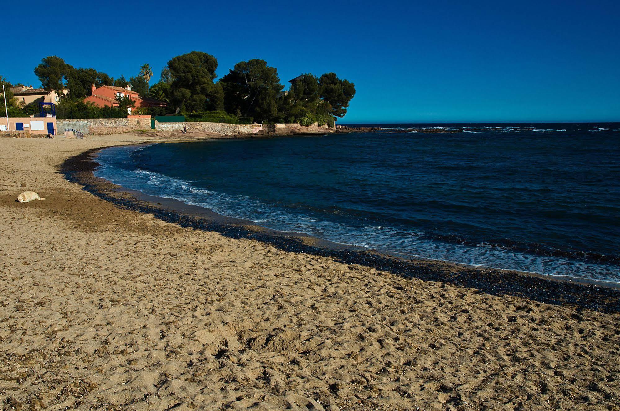 Hotel Et Studios Les Amandiers Saint-Raphael (Var) Exterior foto
